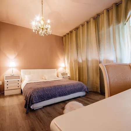 Golden Bridge With Private Parking Apartament *