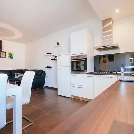 Golden Bridge With Private Parking 扎达尔