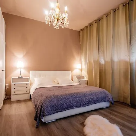 Golden Bridge With Private Parking Apartament *