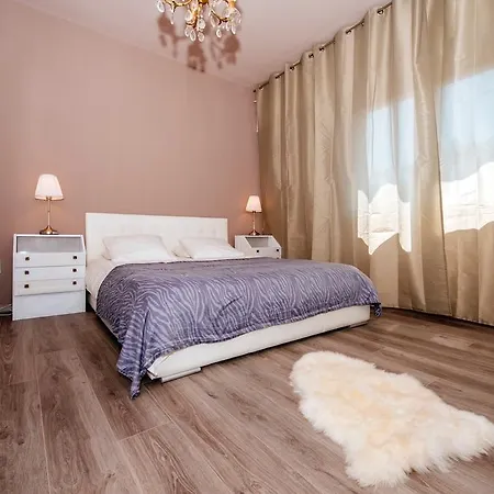 Golden Bridge With Private Parking Apartament *