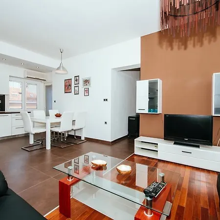Golden Bridge With Private Parking Apartament Zadar