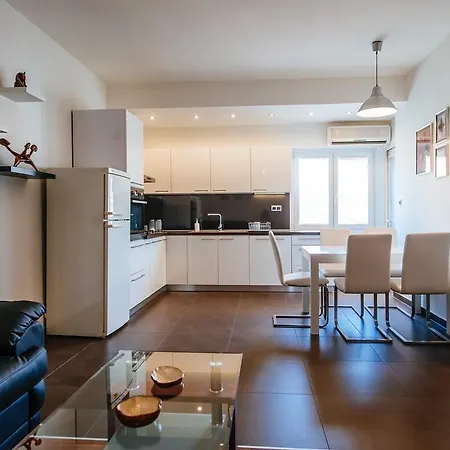 Golden Bridge With Private Parking Apartament Zadar