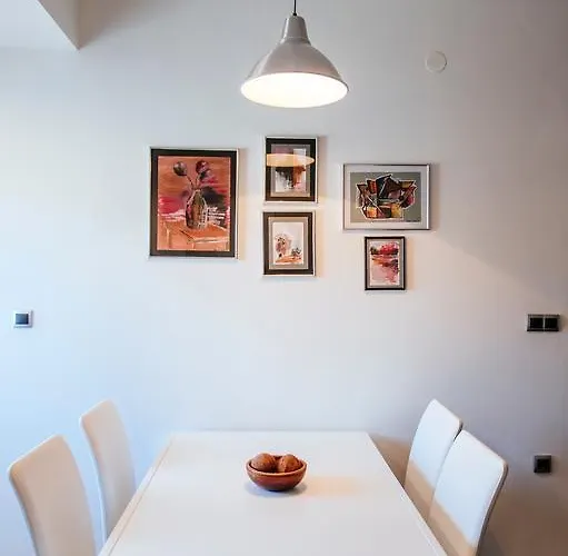 Golden Bridge Apartment With Private Parking *